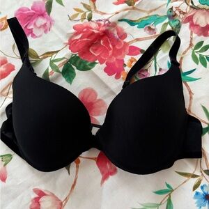 Elegant Black Women's Bra size 34D [Wolford brand bra eye& hook back closure